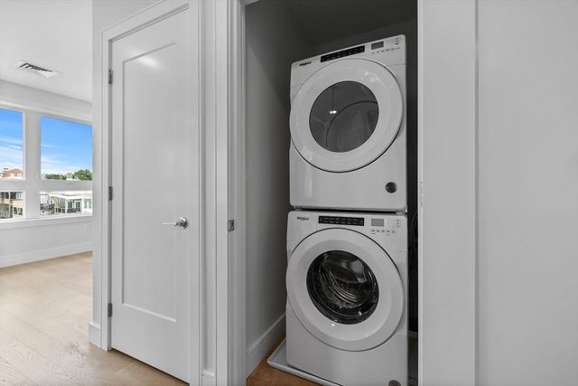 301 Border Street 601, Boston, MA 02128