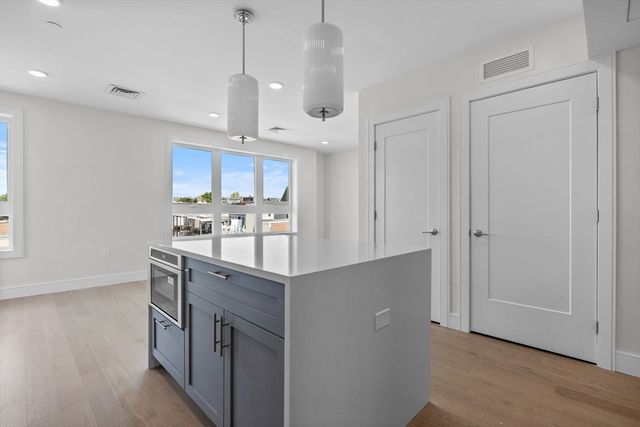 301 Border Street 601, Boston, MA 02128