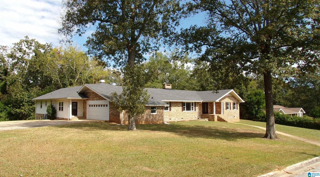 7 CHRISTOPHER WAY, Anniston, AL 36207