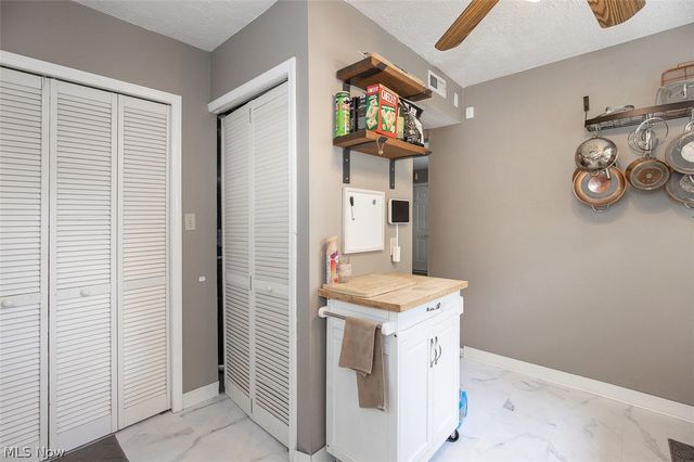 2324 Suncrest Drive, Cuyahoga Falls, OH 44221