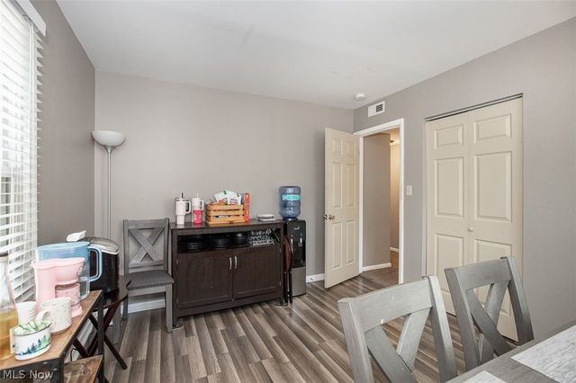 2324 Suncrest Drive, Cuyahoga Falls, OH 44221