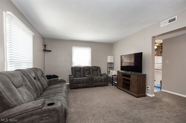 2324 Suncrest Drive, Cuyahoga Falls, OH 44221
