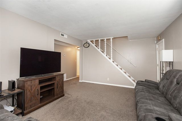 2324 Suncrest Drive, Cuyahoga Falls, OH 44221