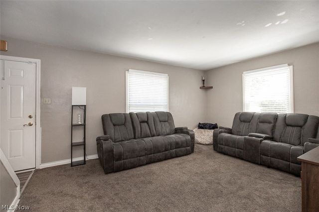 2324 Suncrest Drive, Cuyahoga Falls, OH 44221