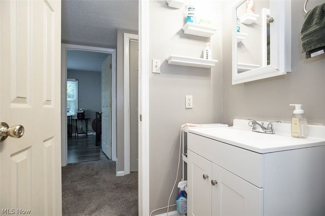 2324 Suncrest Drive, Cuyahoga Falls, OH 44221
