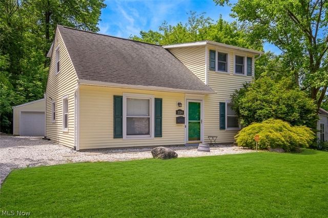 2324 Suncrest Drive, Cuyahoga Falls, OH 44221