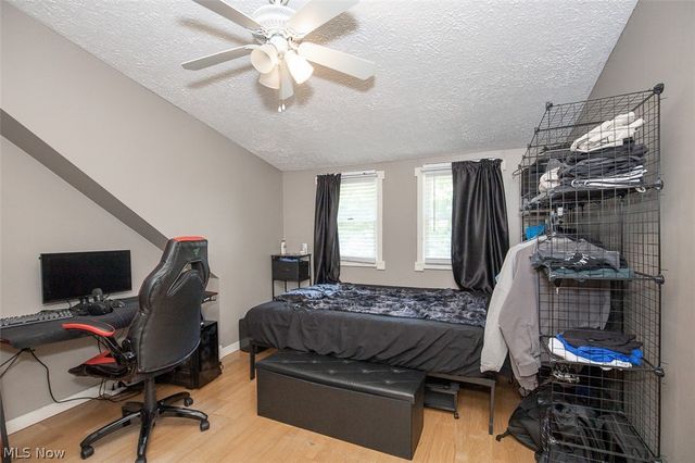 2324 Suncrest Drive, Cuyahoga Falls, OH 44221