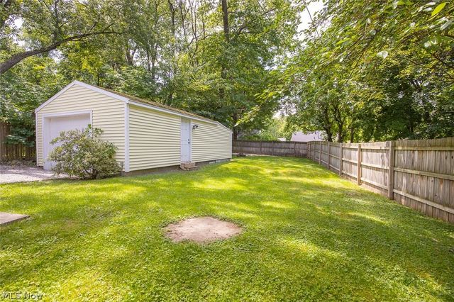 2324 Suncrest Drive, Cuyahoga Falls, OH 44221