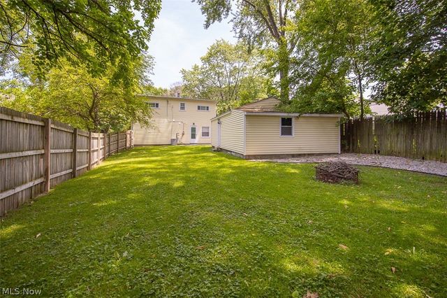 2324 Suncrest Drive, Cuyahoga Falls, OH 44221
