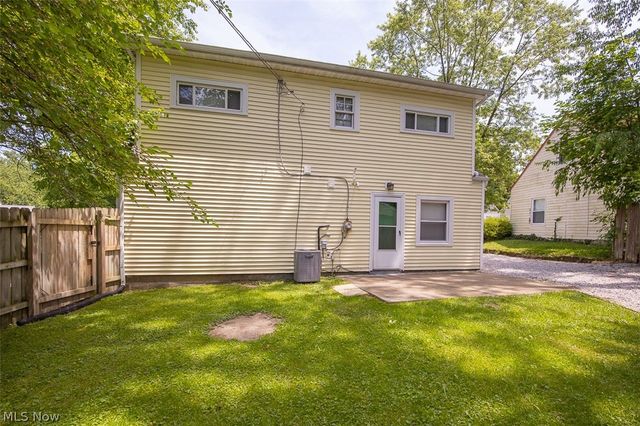 2324 Suncrest Drive, Cuyahoga Falls, OH 44221