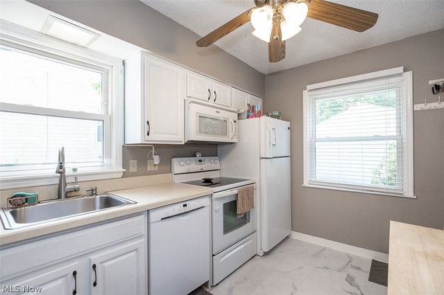 2324 Suncrest Drive, Cuyahoga Falls, OH 44221