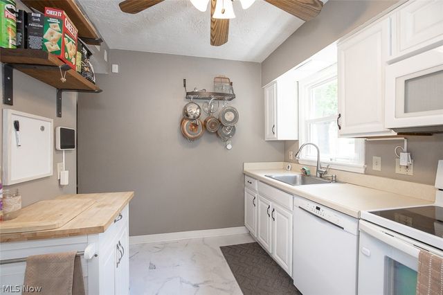 2324 Suncrest Drive, Cuyahoga Falls, OH 44221