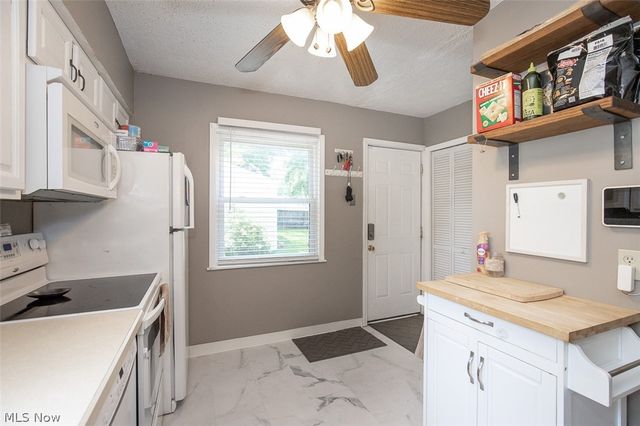 2324 Suncrest Drive, Cuyahoga Falls, OH 44221