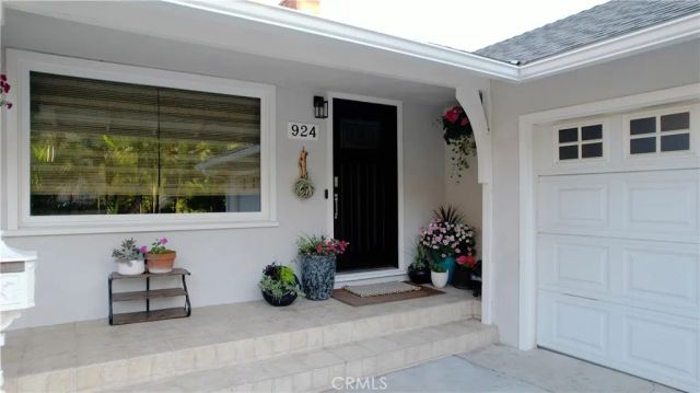 924 Irving Drive, Burbank, CA 91504