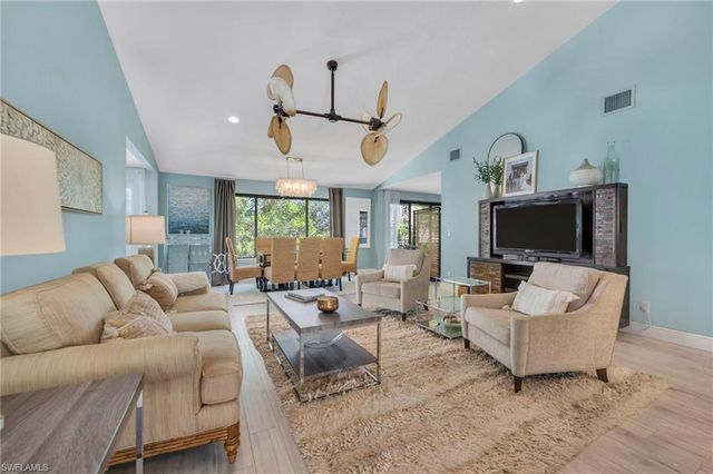 508 Courtside DR E203, Naples, FL 34105