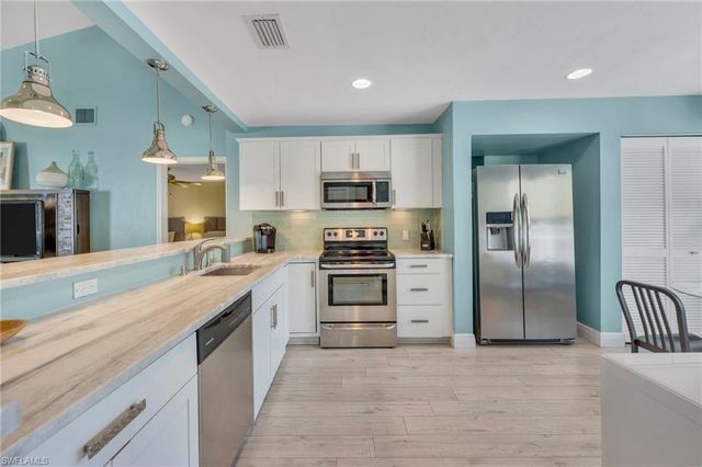 508 Courtside DR E203, Naples, FL 34105