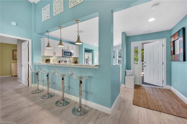 508 Courtside DR E203, Naples, FL 34105