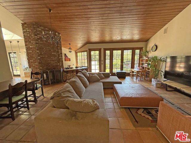 1823 Old Ranch Road, Los Angeles, CA 90049