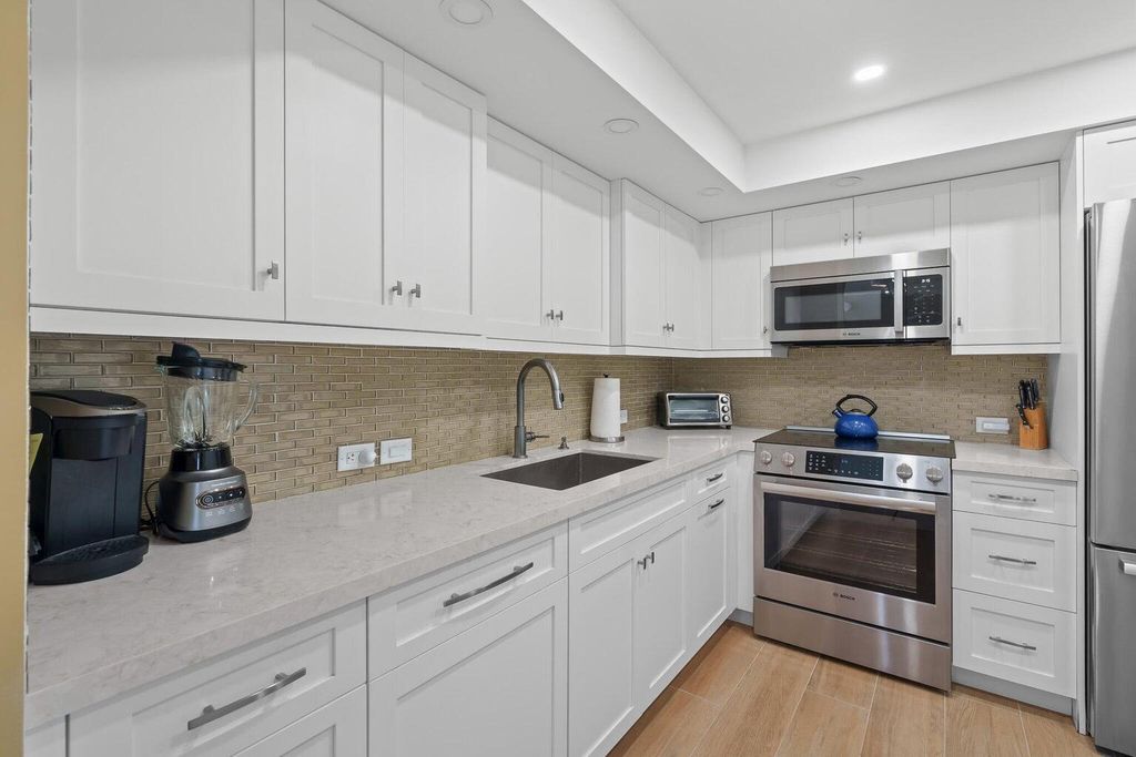 3546 S Ocean Boulevard 223, South Palm Beach, FL 33480