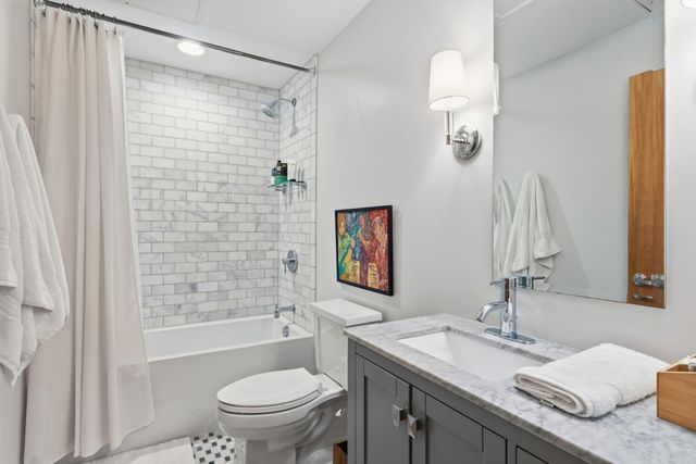 704 Taylor St Apt 201, Nashville, TN 37208