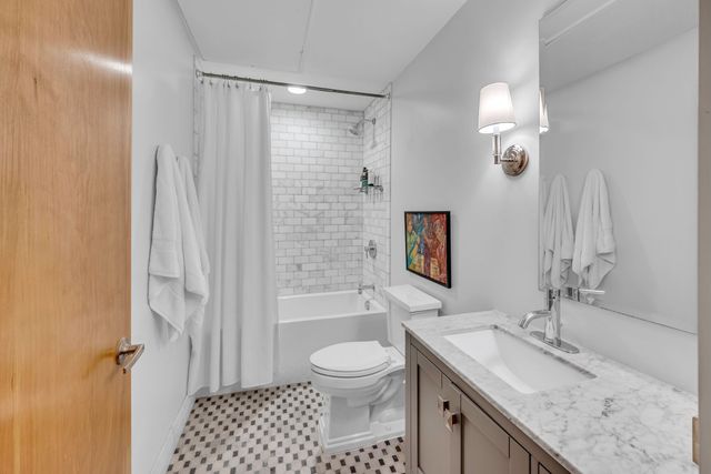 704 Taylor St Apt 201, Nashville, TN 37208