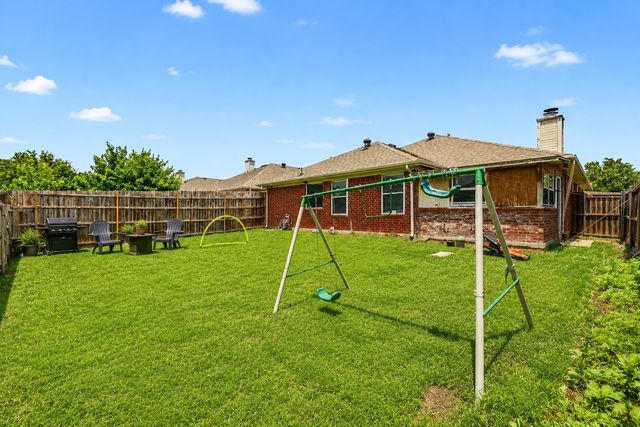 8962 Winding River Drive, Fort Worth, TX 76118