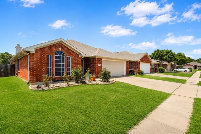8962 Winding River Drive, Fort Worth, TX 76118