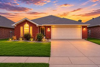8962 Winding River Drive, Fort Worth, TX 76118