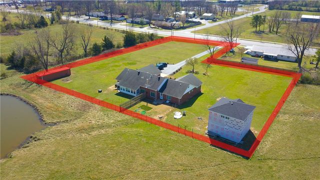 2449 W Perry Road, Rogers, AR 72758