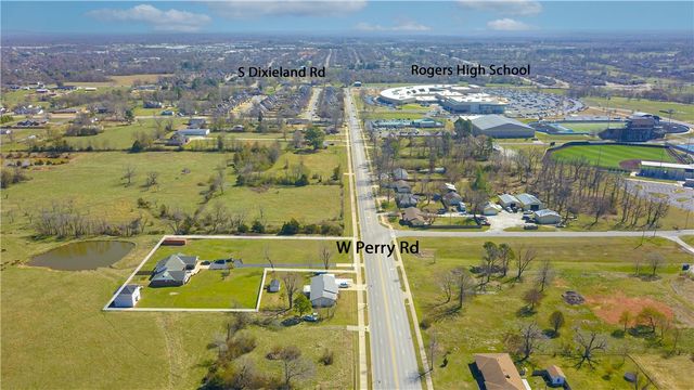 2449 W Perry Road, Rogers, AR 72758