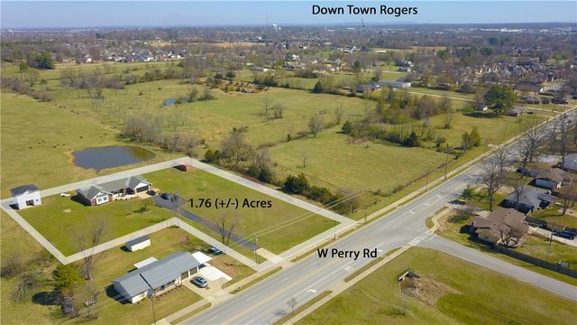 2449 W Perry Road, Rogers, AR 72758