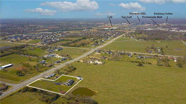 2449 W Perry Road, Rogers, AR 72758