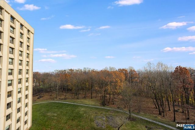 2 Claridge Drive 7NE, Verona, NJ 07044