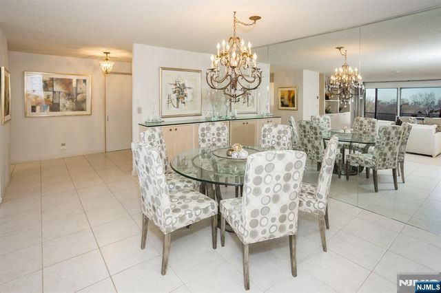 2 Claridge Drive 7NE, Verona, NJ 07044