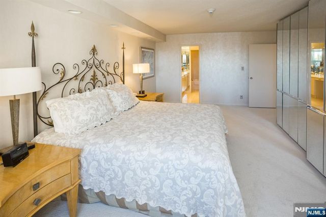 2 Claridge Drive 7NE, Verona, NJ 07044