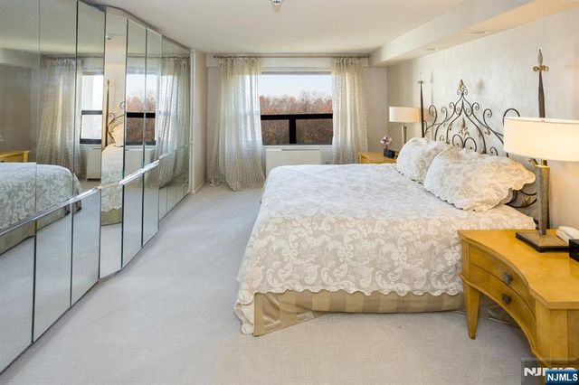 2 Claridge Drive 7NE, Verona, NJ 07044