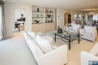 2 Claridge Drive 7NE, Verona, NJ 07044