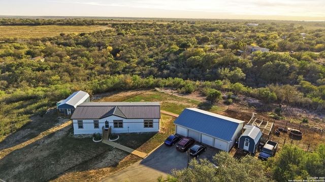 639 COUNTY ROAD 4614, Castroville, TX 78009