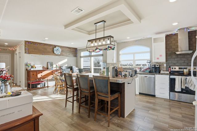 639 COUNTY ROAD 4614, Castroville, TX 78009