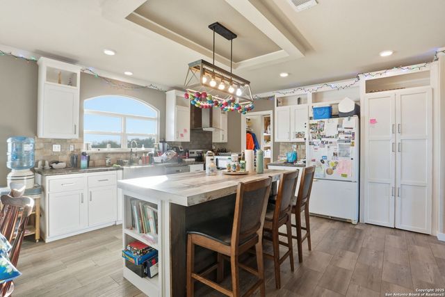 639 COUNTY ROAD 4614, Castroville, TX 78009