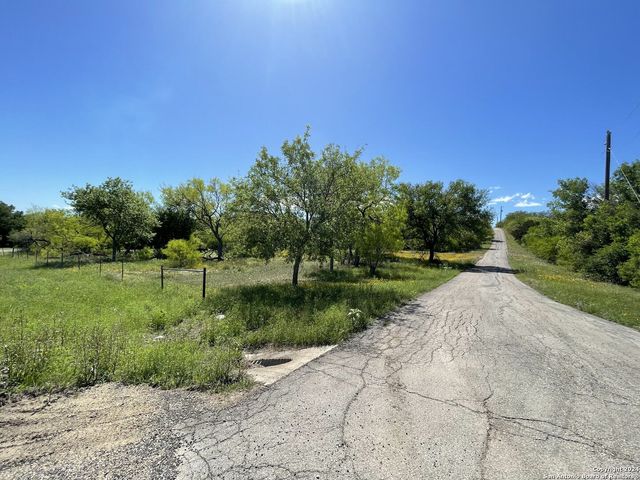 639 COUNTY ROAD 4614, Castroville, TX 78009