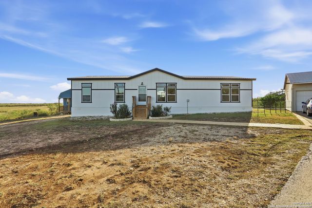 639 COUNTY ROAD 4614, Castroville, TX 78009