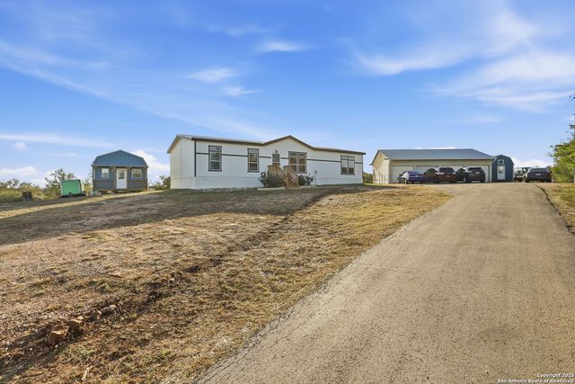639 COUNTY ROAD 4614, Castroville, TX 78009