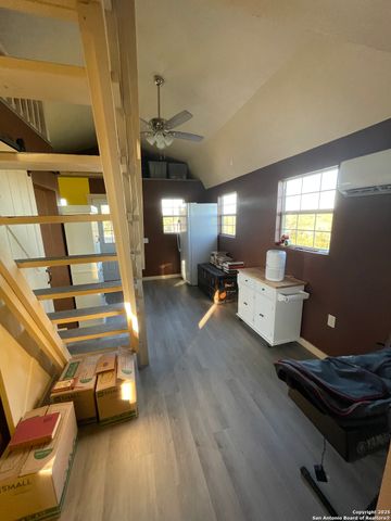 639 COUNTY ROAD 4614, Castroville, TX 78009