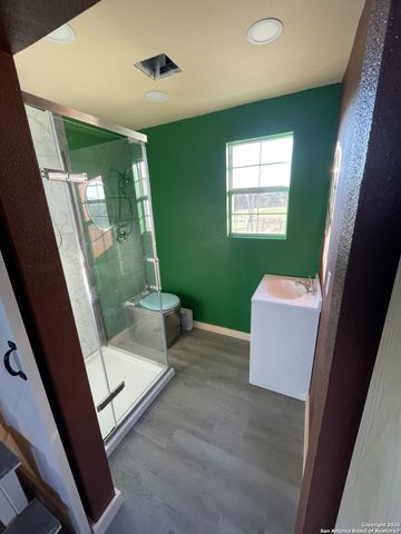 639 COUNTY ROAD 4614, Castroville, TX 78009