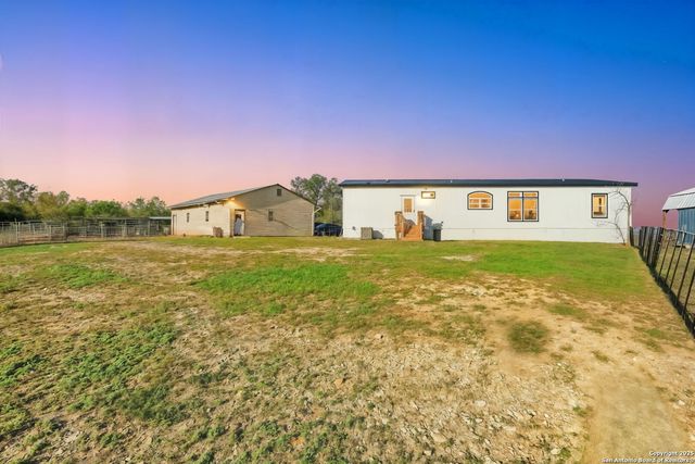 639 COUNTY ROAD 4614, Castroville, TX 78009