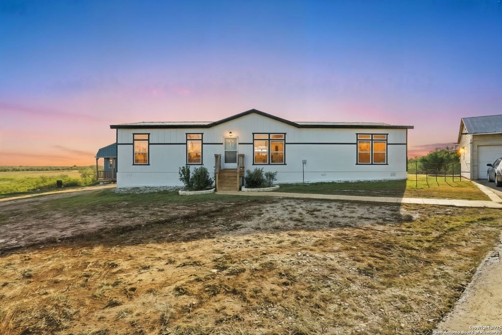 639 COUNTY ROAD 4614, Castroville, TX 78009