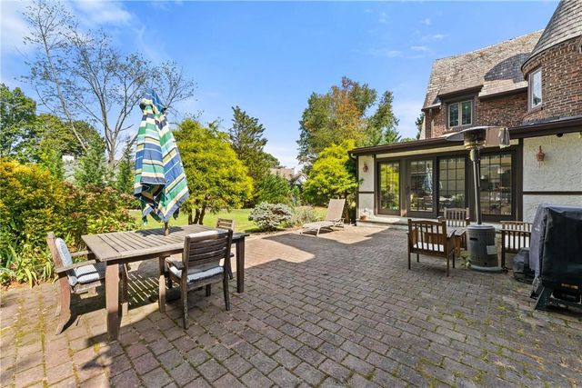 4 Bradford Road, Scarsdale, NY 10583