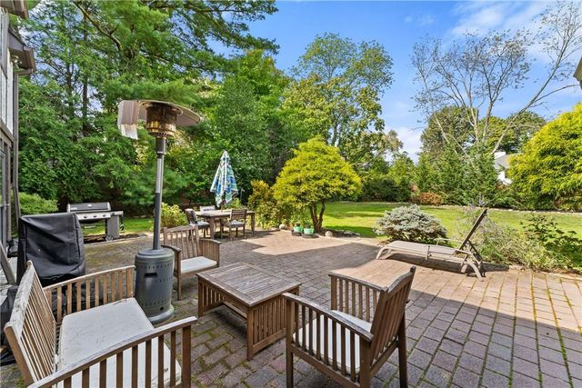4 Bradford Road, Scarsdale, NY 10583