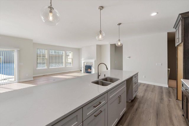 394 Sandy CIRCLE, Pewaukee, WI 53072